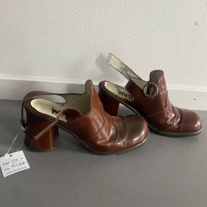 Vintage klackskor  - Säljer mina vintage klackskor, aldrig använda från humana! 