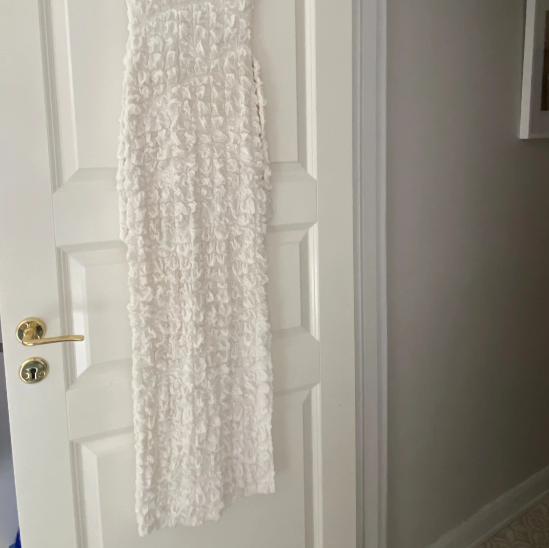 Vit figursydd klänning - 90