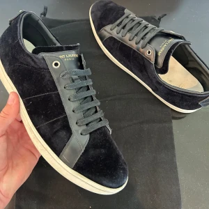 Saint Laurent skor - Säljer dessa riktigt feta ysl skorna | skick 8/10 | endast skorna tillkommer | storlek 42 | bättre skick i verkligheten, Kom dm för bilder | skriv vid minsta fundering 💭 