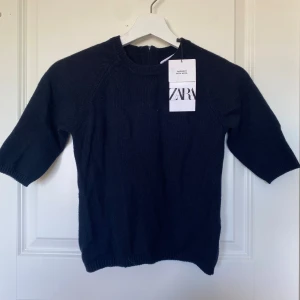 Tröja - Tröja med trekvartsärm från Zara. Oanvänd och prislappen är på❤️