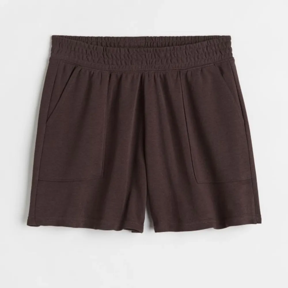 Shorts från H&M bruna, fint skick! . Shorts.