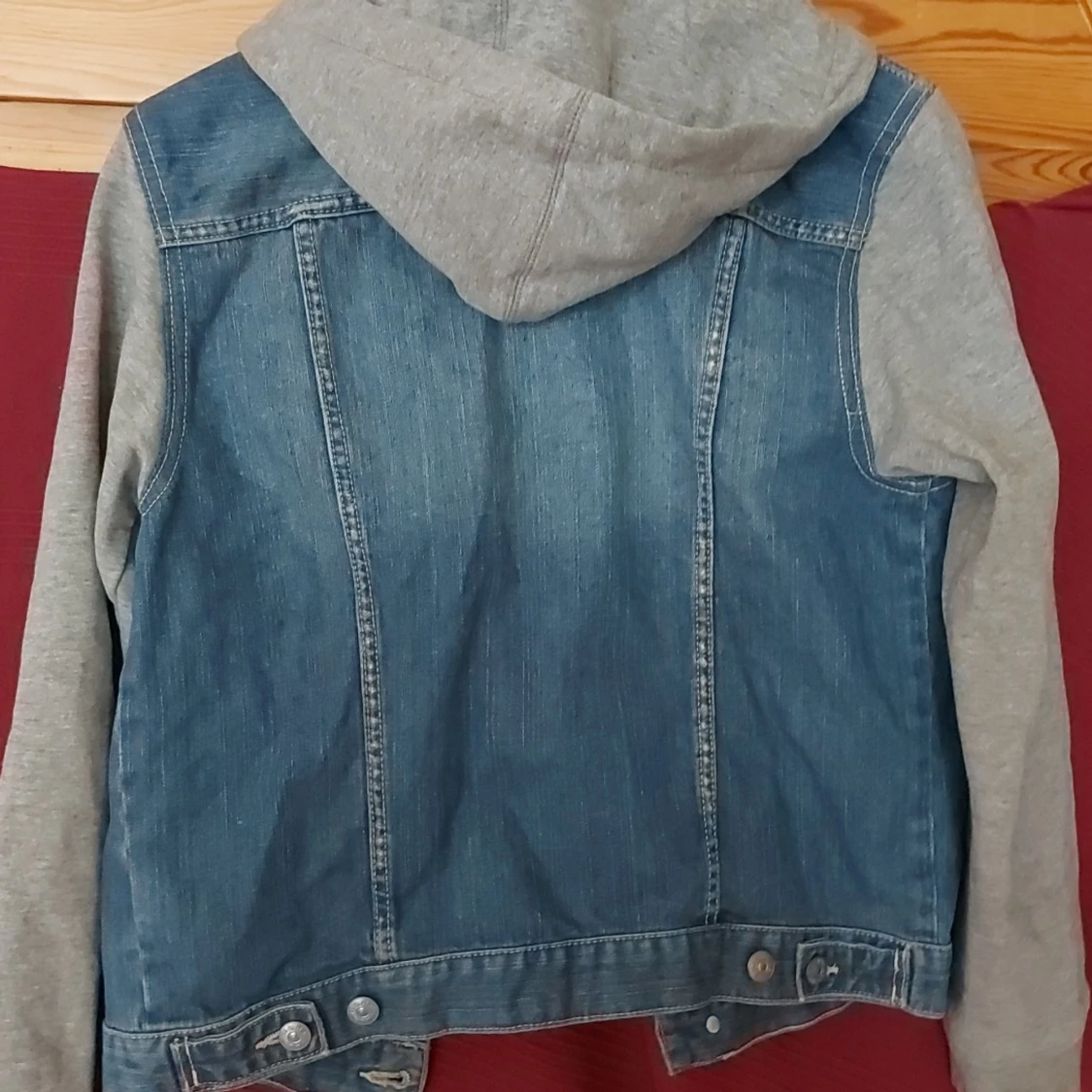 Jeansjacka med sweatshirt armar och luva - 92