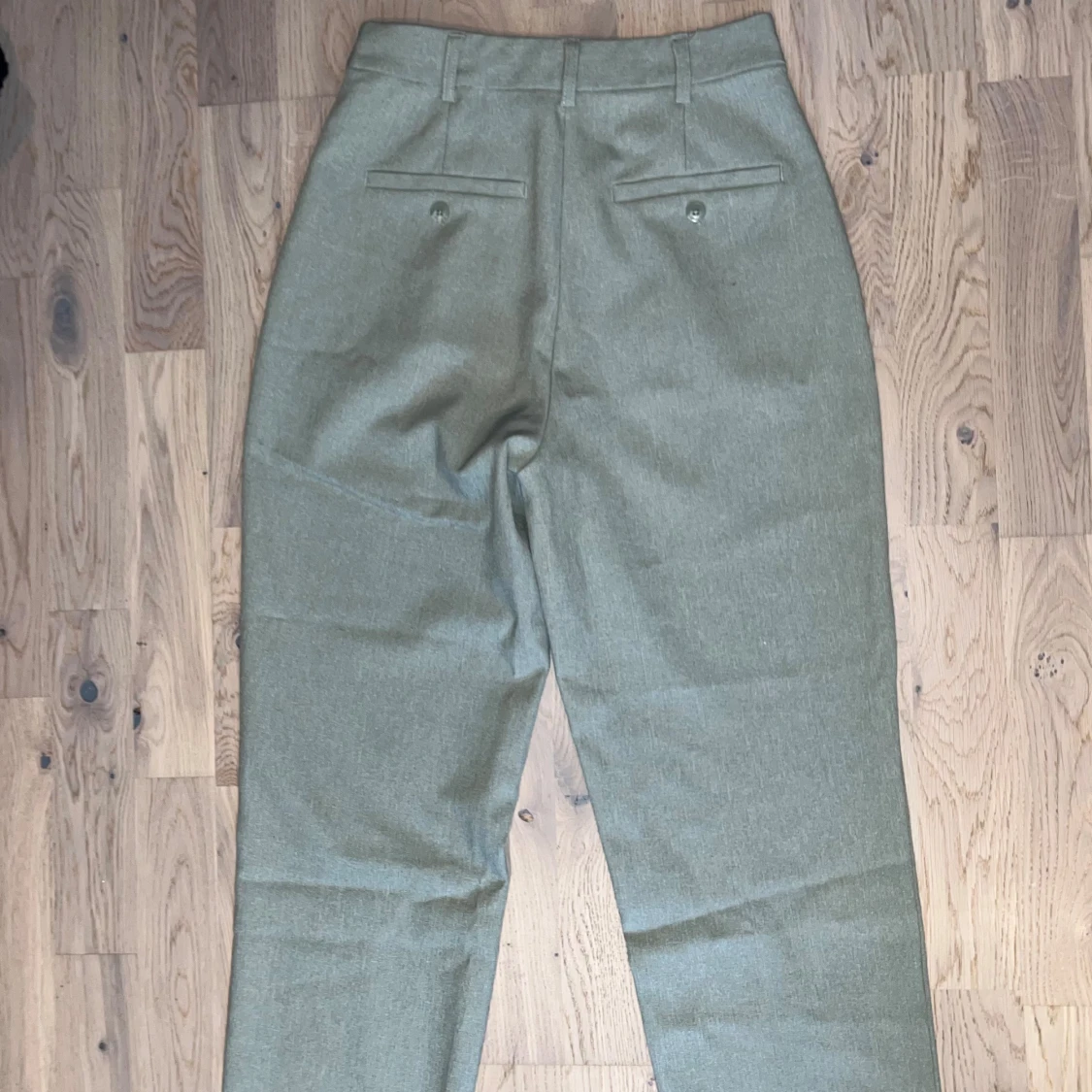 Grön gråa högmidjade kostymbyxor  - 90