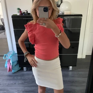 Vit tight kjol - Väldigt fin kjol nu till sommaren💓 aldrig använt så säljer den!