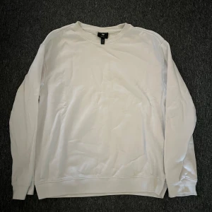 Collegetröja  - Snabbare affär längre pris