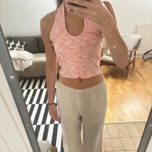 Topp - Sommartopp från Gina Tricot, storlek M (bortklippt lapp)  Perfekt till semester 🌸