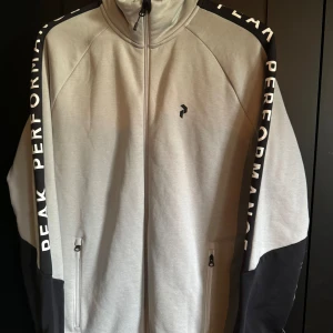 Peak zip  - Peak zip tröja kappt använd cond 10/10 