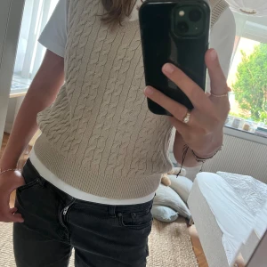 Brun stickad väst - Storlek S, endast använd ett få antal gånger💗