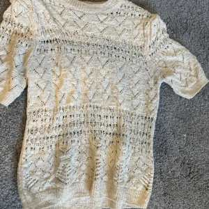 Stickad  t-shirt - Säljer denna super snygga tröja❤️