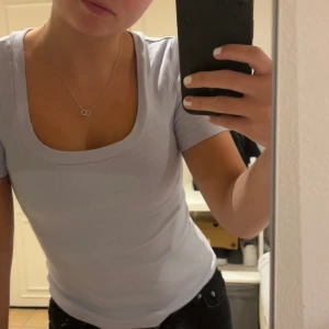 Tröjor  - Fina tröjor i blå och grön 