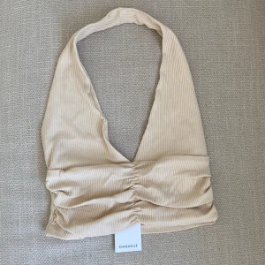 Topp - Oanvänd med prislapp kvar! 