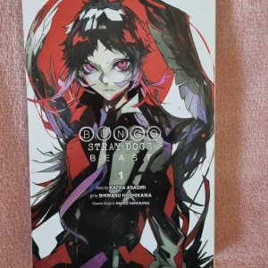 Bungo Stray Dogs Beast: Vol 1, Manga - Vol 1 av serien Bungo Stray Dogs Beast. Boken är i fint skick och är i princip oanvänd. Kan samfrakta vid flera köp!   Priset går såklart även att diskutera!
