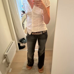 Gråa jeans  - Sjukt snygga jeans från Fornarina, som ej har några fickor bak. Skriv om ni undrar mått eller har andra frågor❤️❤️