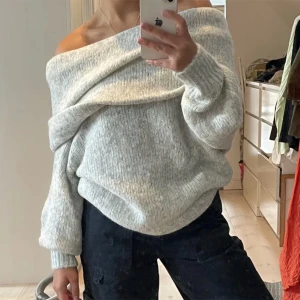 Stickad tröja - Så fin stickad tröja!! Väldigt fint skick. ❤️