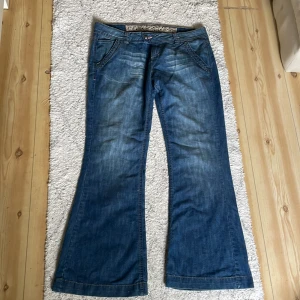 Jeans  - Jätte fina jeans som tyvärr inte passar