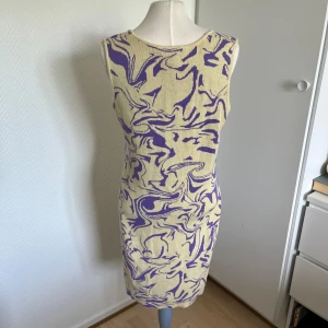 Ny Monki klänning  - Ny oanvänd inget att anmärka på.  Normal i storlek🌸 