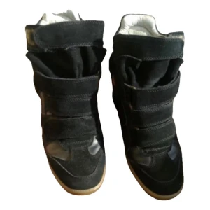 Isabel marant  - Säljer mina super snygga isabel marant skor i storlek 36, skriv för fler bilder 🥰