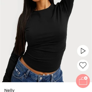 Långärmad top  - Långärmad top från Nelly, oanvänd, fortfarande i förpackningen. En storlek mindre än den på första bilden🤍 Ordinarie pris 199kr