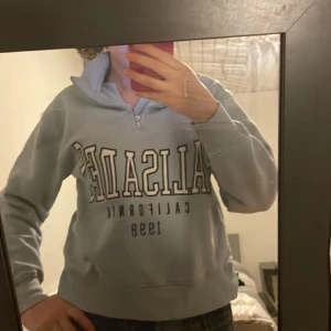 Ljus blå sweatshirt  - Nyttskick, jätte bekväm och fin, skriv om du är intresserad 