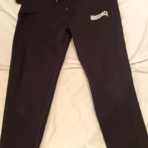 Svarta hoodrich byxor - Svarta hoodrich byxor, använda typ 6 gånger, skick 10/10
