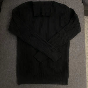 Turtelneck tröja  - Stilig turtelneck tröja till salu. Fin till middagar eller utekvällar. Sparsamt använt. Nypris 299 kr