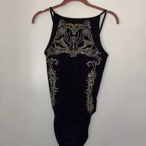 Ribbad body med stenar från River Island Stlk Eu34/US8