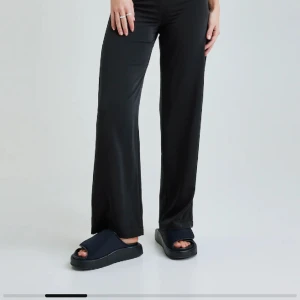 Byxor  - Superfina byxor och sköna storlek 40 men passar 38 mer. Nypris 399