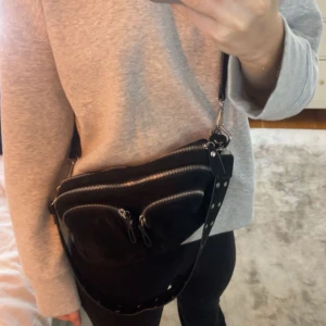 Väska - Nunoo liknande väska! Bra skick!