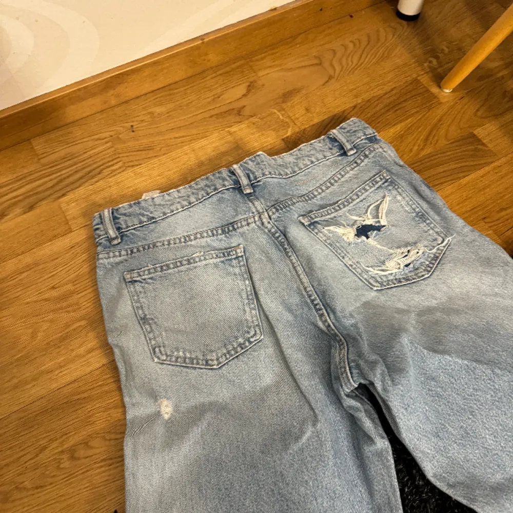 Köpta på Zara  Står att det är stolek 40 men skulle säga 36/38 . Jeans & Byxor.