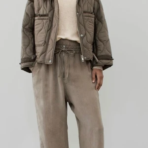 Zara jacka - Säljer denna jacka från zara🫶Inprincip helt ny