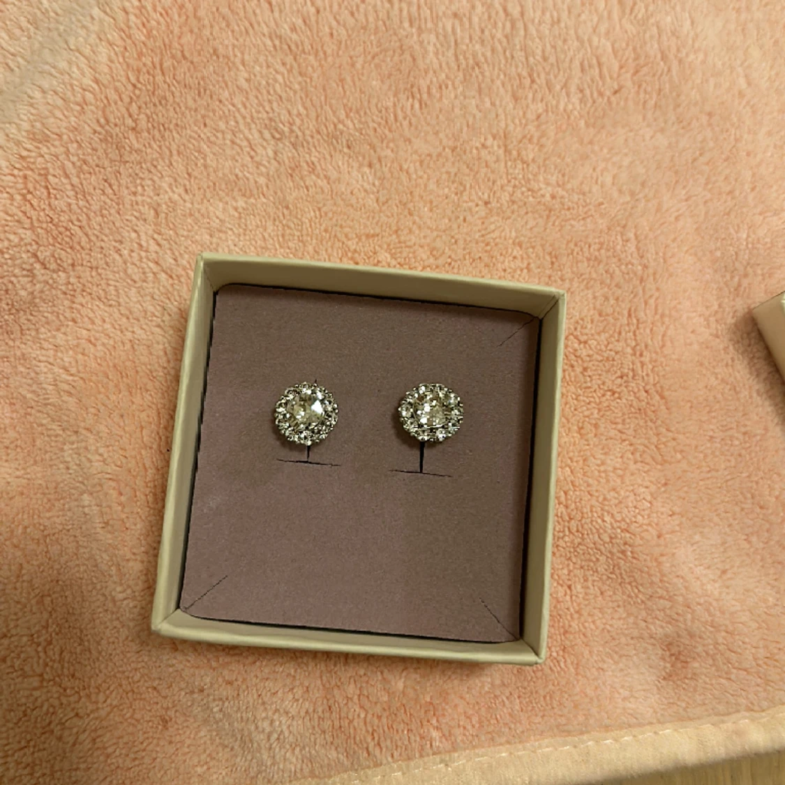 Äkta diamant örhängen från Lily and rose