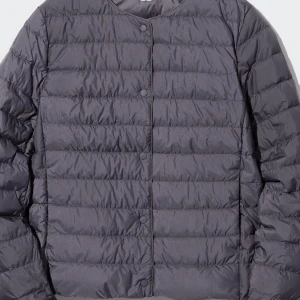 Uniqlo jacka - Säljer min uniqlo jacka då den inte används längre, storlek S. Inga defekter den är i väldigt bra skick.