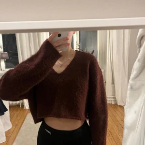 Kort stickad tröja - Stickad tröja från zara. Använt sällan. Bra skick. 