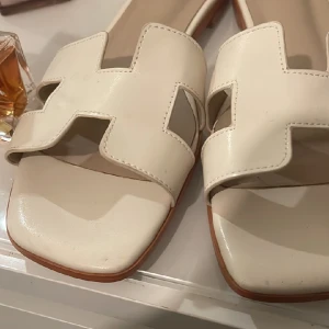 Sandaler  - Sandaler använd vid ett tillfälle storlek 41 passar 39/40