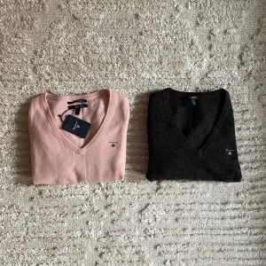 Märkeskläder  - Två helt oanvända Gant tröjor, prislapp kvar.  Paketpris för båda 800kr Separata priser 500kr Rosa tröja är i storlek XS Grå tröja är i storlek M 