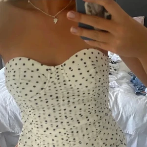 Vit top 🤍 - Jätte fin vit top! Från pretty little things storlek s/xs 36🩷