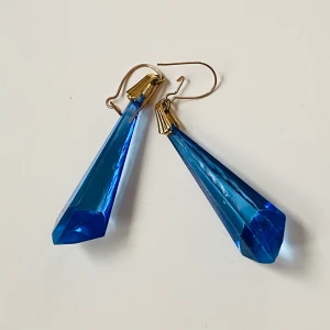 Örhängen  - Blå örhängen i plast 