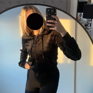 Veloue kofta gina - Velourkofta från gina.  