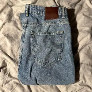 Snygga jeans. Köpta för ett tag sen men typ aldrig använda. Säljer då jag inte använder dem.