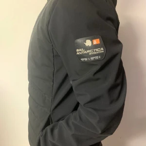 Sail racing jacka - Hej! Säljer min Sail racing jacka  Bra skick  Och för ett bra pris  Nypris:3300