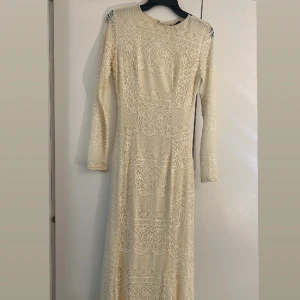 Klänning  - Jätte fin klänning  Köparen står för frakt*