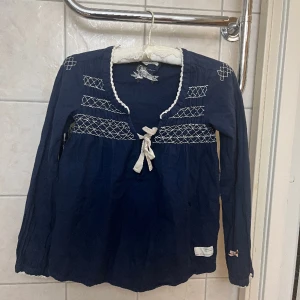Odd Molly topp - blå långärmad topp från odd molly som jag säljer då den är för liten för mig. säljs för 200kr+frakt 