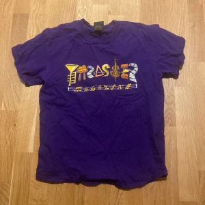 Thrasher tröja - Thrasher t shirt som ej kommer till användning mer, utan större effekter. Skriv gärna för fler bilder eller frågor!
