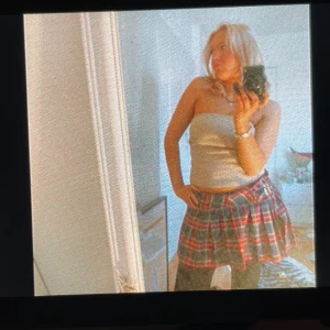 Beige tube top - 💕 Små defekter därav priset. Det är en vit fläck jag inte får bort 🤭