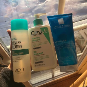 ACO spotless toner - Cerave cleanser och toner!! Säljer dessa hudvårdsprodukter då jag kommit fram till att de inte funkar för min hud❤️  Rengöringen är använd 1 gång💞 På andra bilden ser man hur mycket som är använt av tonern🩷 