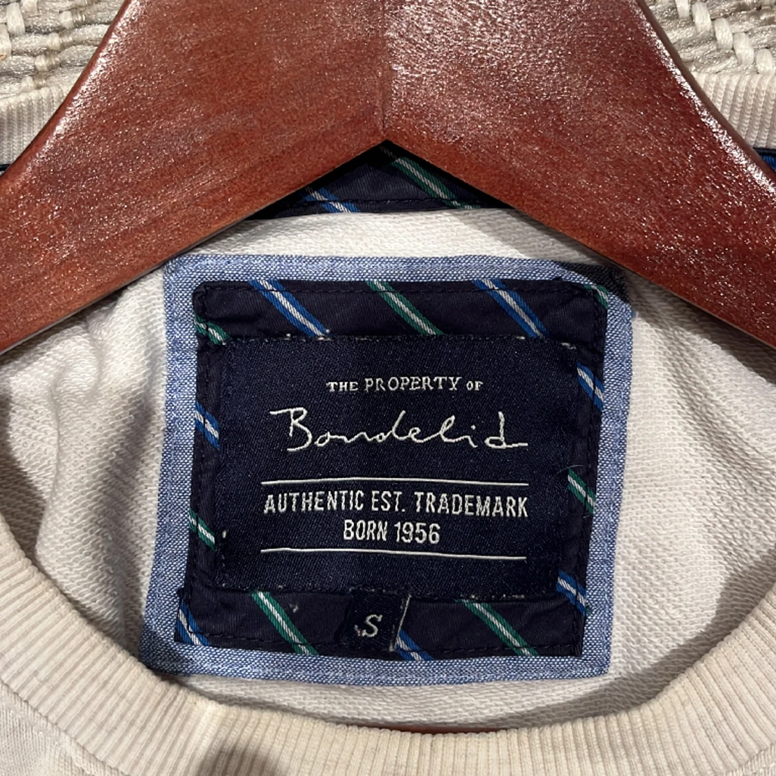 Collegetröja med brodyr - 58