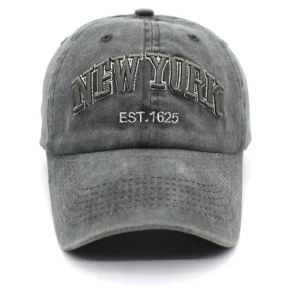 New york keps - Köpte ett par kepsar för ett tag sen men sitter på ett par nu så hör av dig om du är intresserad kan diskutera pris!