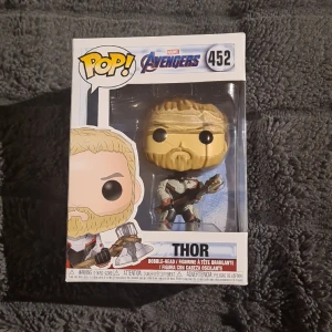 Thor bobble-head funko pop figure - Thor funko pop figur!! De är en bobble-head så huvudet rör på sig.  Helt nyskick, aldrig öppnat innan.   Nypris 350 Säljes för 200