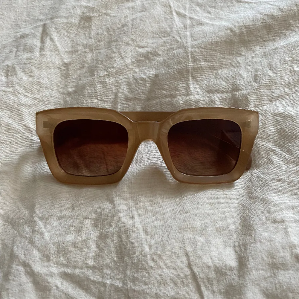 Chimi-liknande glasögon från Glitter som är väldigt sparsamt använda 😎. Accessoarer.
