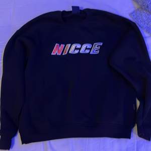 Tja säljer nu denna sweatshirt från Nicce för typ 600kr! Kom dm den tar bara plats i min garderob då jag inte använder den! 